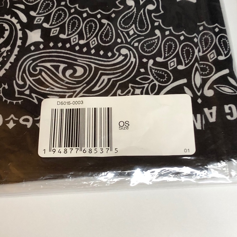 20” Square Levi’s x Bape Black Limited Bandana - Picture 4 of 4
